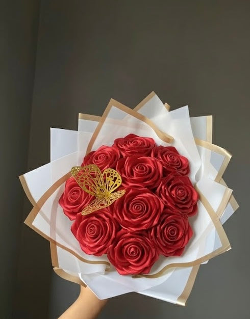 10 flowers Rose Bouquet with Gold Butterfly