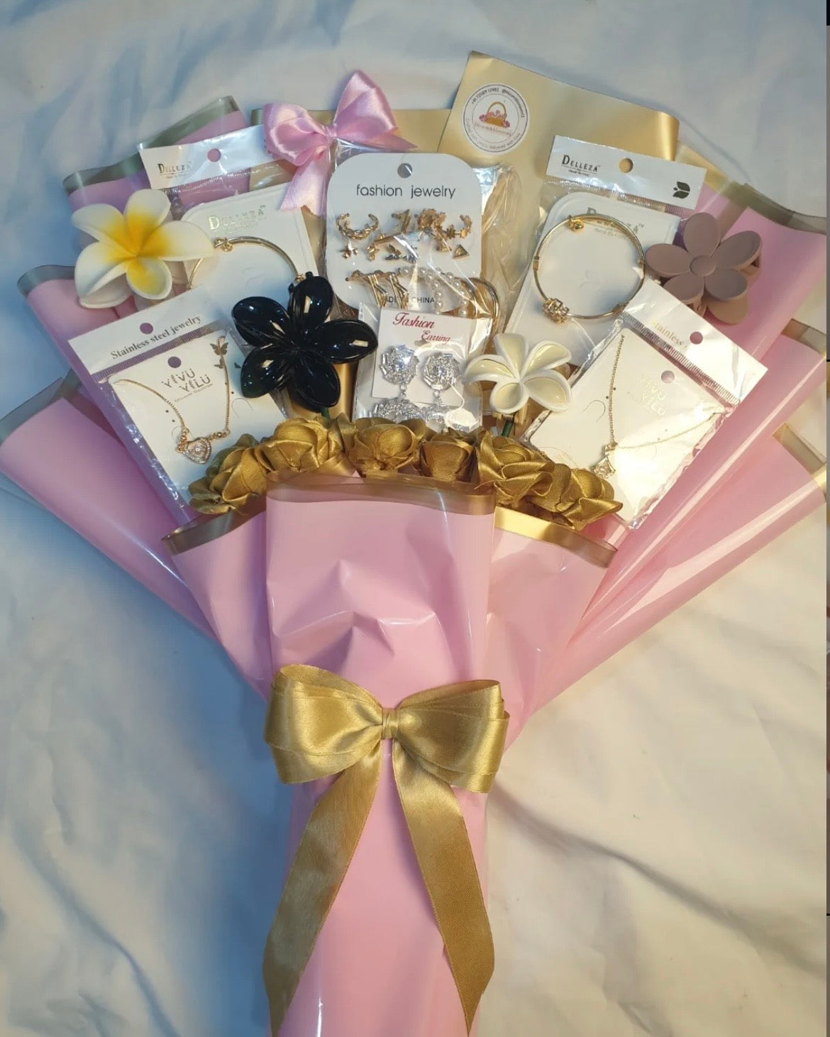 Customized jewelry bouquet