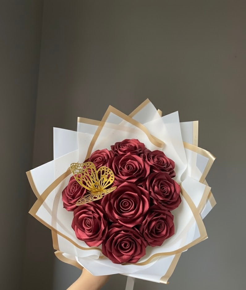 10 flowers Rose Bouquet with Gold Butterfly