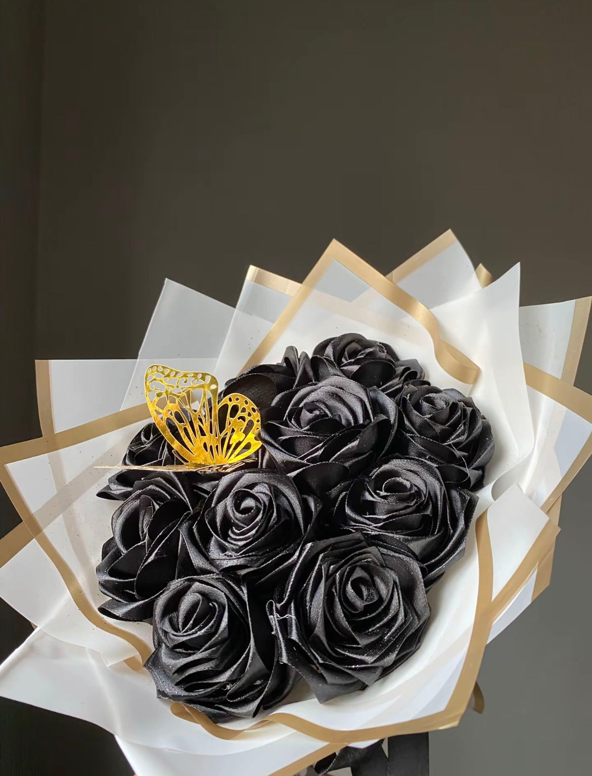 10 flowers Rose Bouquet with Gold Butterfly