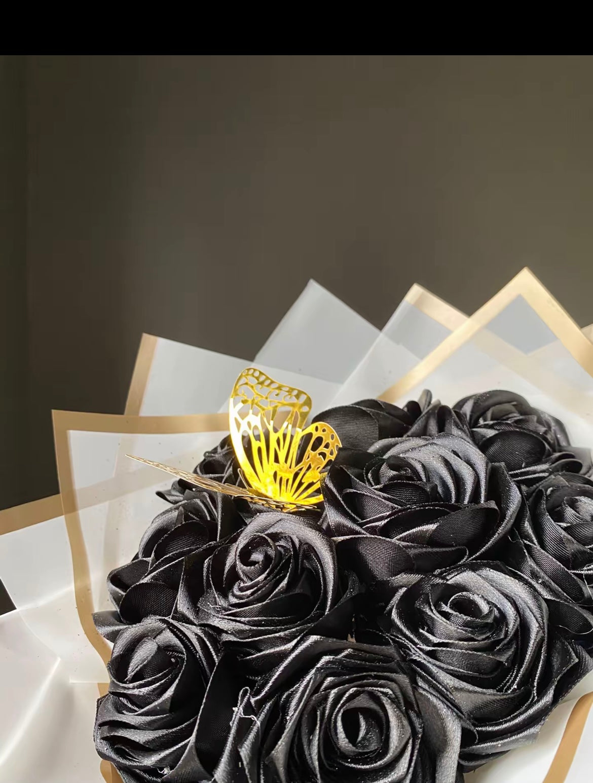 10 flowers Rose Bouquet with Gold Butterfly