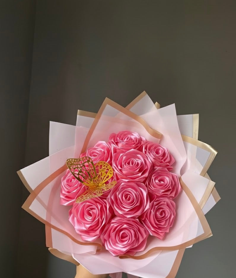 10 flowers Rose Bouquet with Gold Butterfly