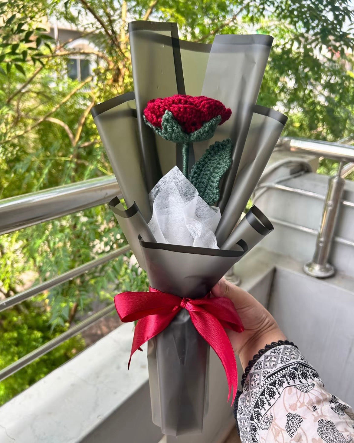 Crochet one rose bouquet